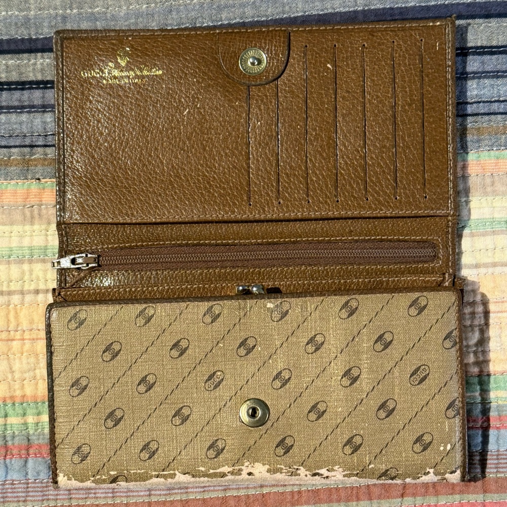Vintage Gucci Accessory Collection Monogram coated leather wallet - Picture 6 of 15